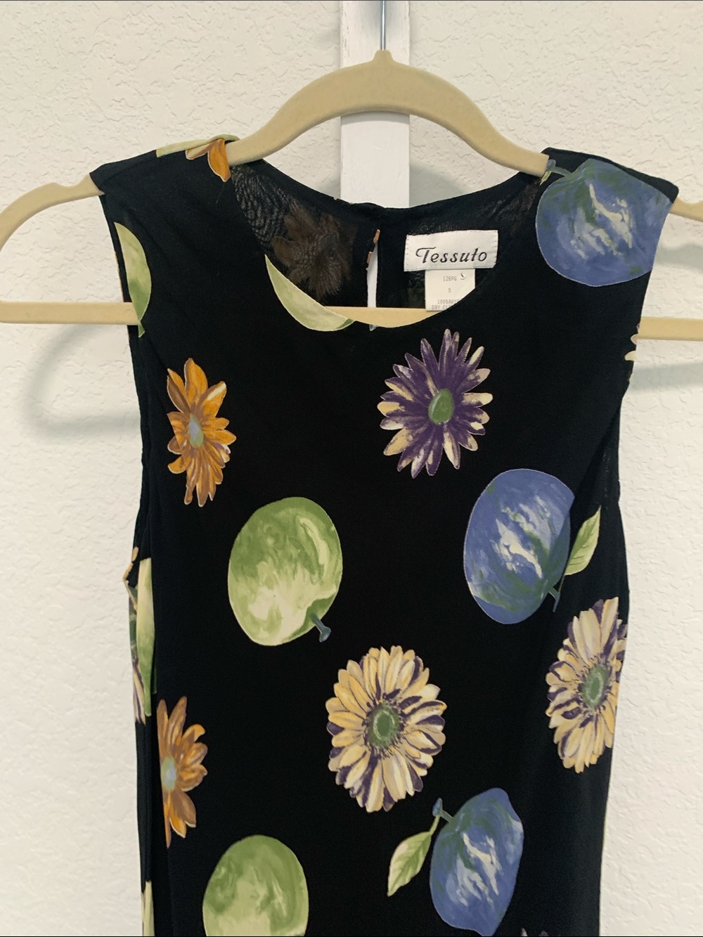 Black Floral Sleeveless Shift Dress - Picture 3 of 9